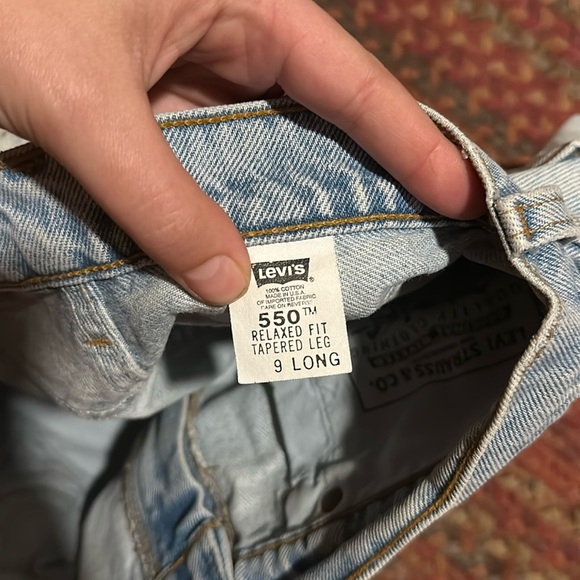 SOLD VTG LEVIS 550 LIGHT WASH CUT OFF DENIM SHORTS - Picture 3 of 5